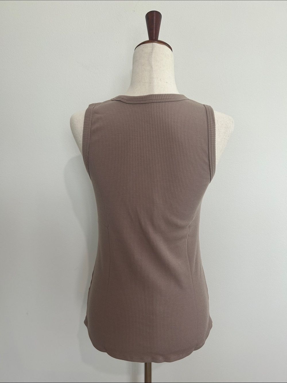 Woolx Raegan Toasted Almond Ribbed Tank Top Size Medium NWT - Picture 3 of 5